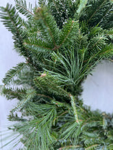 Load image into Gallery viewer, Mixed Green Wreath
